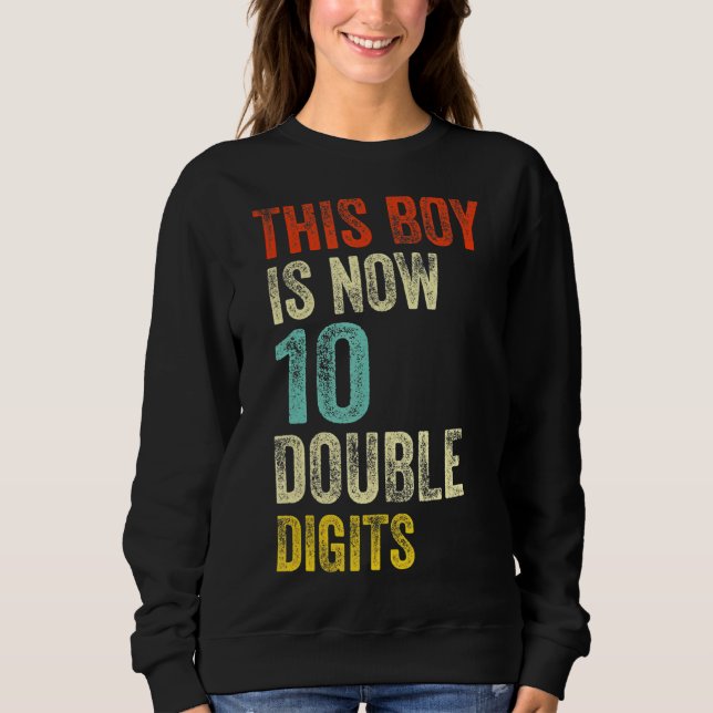 Sweatshirt Ce Garçon Est Maintenant 10 Chiffres Double Annive (Devant)