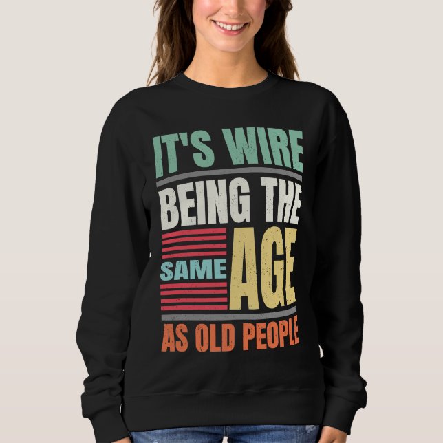 Sweatshirt C'est bizarre d'avoir le même âge que les vieilles (Devant)