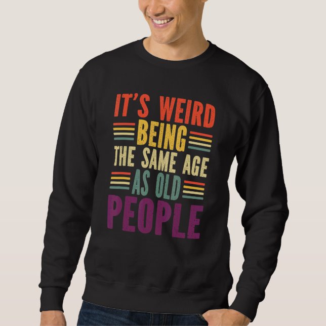 Sweatshirt c'est bizarre d'avoir le même âge que les vieilles (Devant)