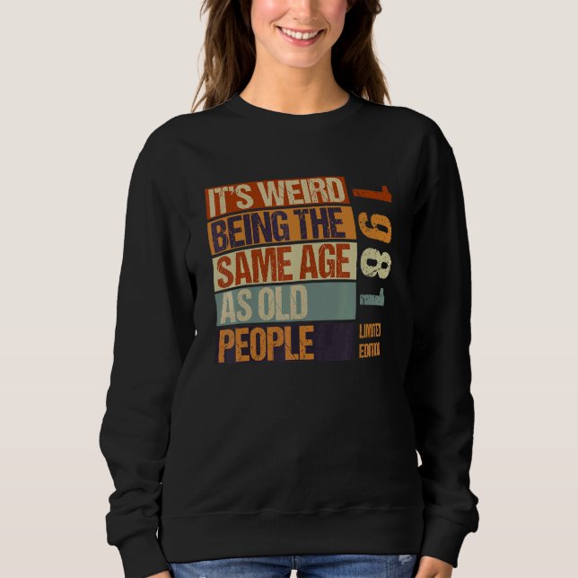 Sweatshirt C'est bizarre d'être le même âge que les personnes (Devant)