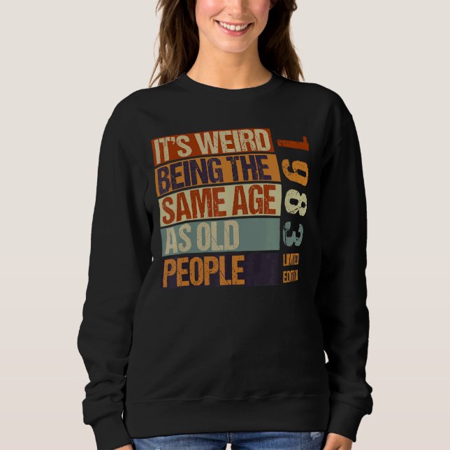 Sweatshirt C'est bizarre d'être le même âge que les personnes (Devant)