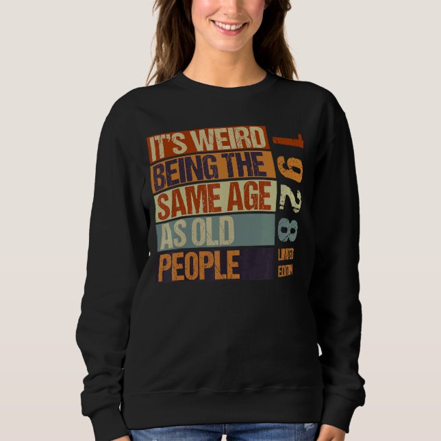 Sweatshirt C'est bizarre d'être le même âge que les personnes (Devant)