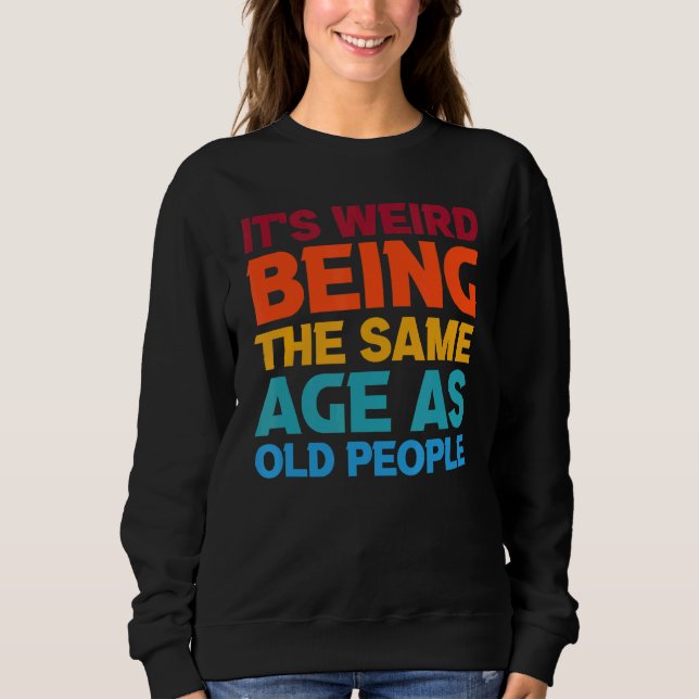 Sweatshirt C'Est Étrange D'Être Le Même Âge Que Les Personnes (Devant)