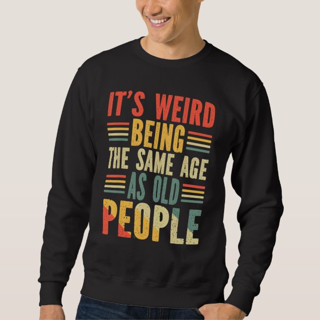 Sweatshirt C'Est Étrange D'Être Le Même Âge Que Les Personnes (Devant)