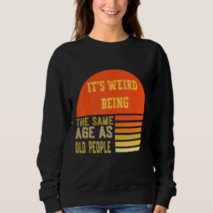 Sweatshirt C'est Werid Être le même âge que les personnes âgé