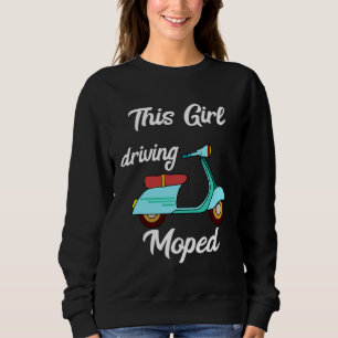 Sweatshirt Cette fille conduisant un cyclomoteur pilote un sc