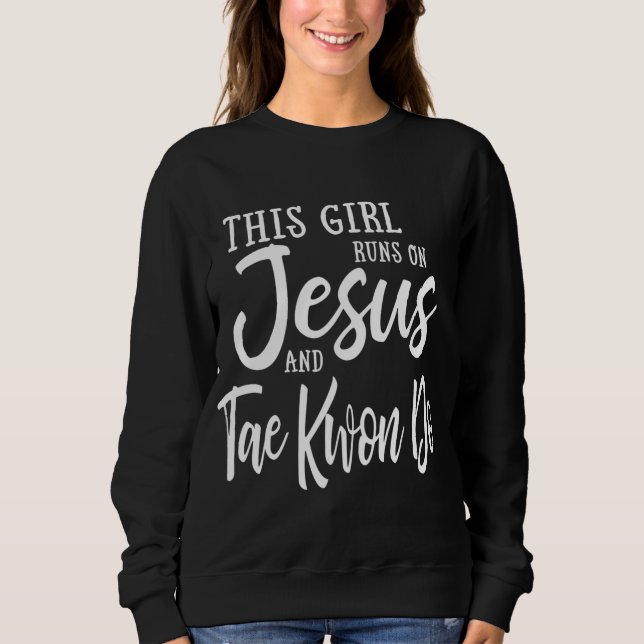 Sweatshirt Cette Fille Se Rend Sur Jésus Et Taekwondo Christi (Devant)