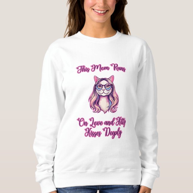 Sweatshirt Cette maman fonctionne à l'amour et aux baisers de (Devant)
