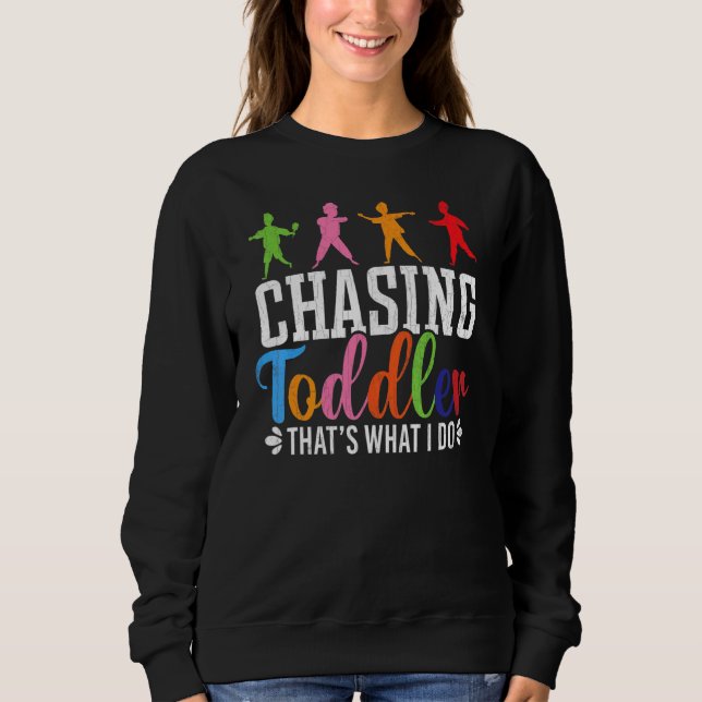 Sweatshirt Chasing Toddlers Garderie d'enfants Enseignant en  (Devant)