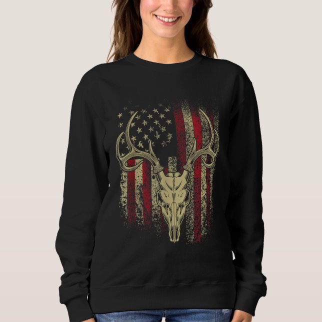 Sweatshirt Chasseurs de cerfs Le crâne de cerf sur un drapeau (Devant)