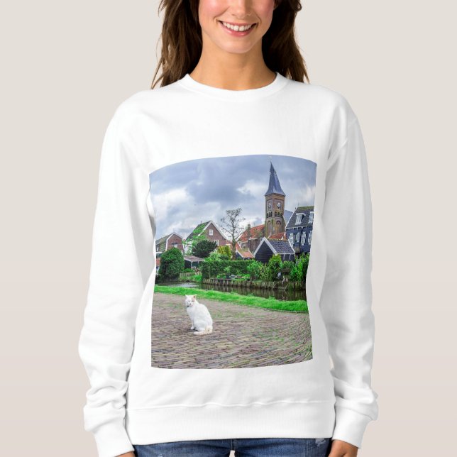 Sweatshirt Chat dans le village de pêcheurs traditionnel (Devant)