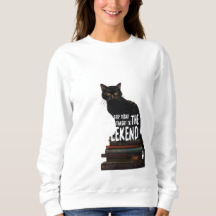 Sweatshirt Chat noir sur livres "Skip to Weekend"