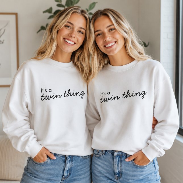 Sweatshirt Chemise à capuche pour jumelles | C'est une chose  (Cozy matching sweatshirts for twin sisters with a cute quote design for gifts and photos.)