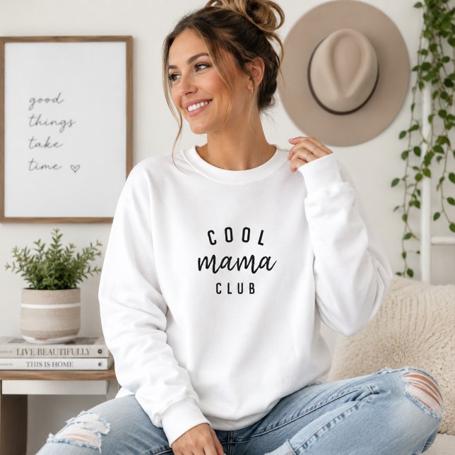 Sweatshirt Chemise à manches longues Cool Mama Club | Pullove (Cool Mama Club sweatshirt for mom life outfits, Mother's Day gifts, and casual weekends.)