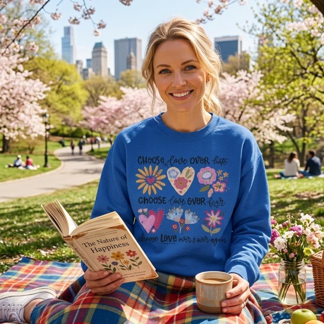 Sweatshirt Choose love over hate. Choose love over fear. (Créateur téléchargé)