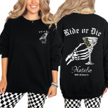 Sweatshirt Circuler Ou Mourir Jusqu'À La Mort Faisons-Nous La<br><div class="desc">Célébrez votre côté sauvage avec le Ride or Die Til Death Do We Party Bachelorette Crewneck Sweatshirt, le choix ultime pour un bachelorette gothique bash. Doté d'une main squelette audacieuse tenant un verre à martini, ce sweatshirt de femme de chambre personnalisée allie à merveille ambiance éffrayante et élégance ludique. Que...</div>