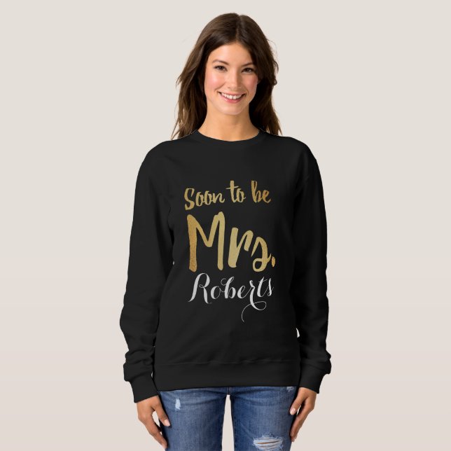 Sweatshirt classique noir et or bientôt être mrs tee (Devant entier)