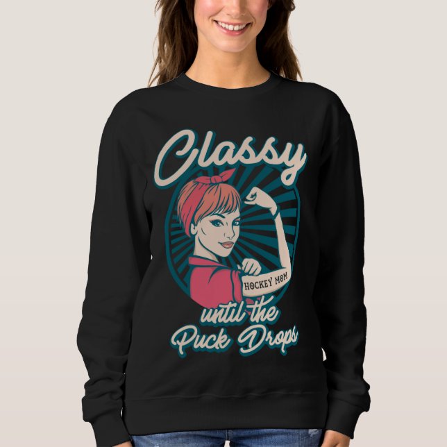Sweatshirt Classy Until The Puck Drops tattooed Hockey Mom (Devant)