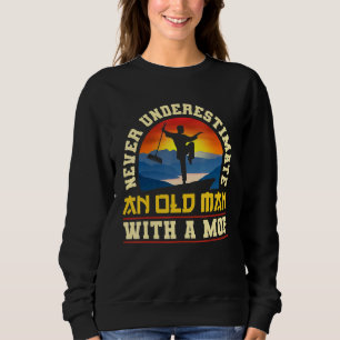 Sweatshirt Concierge Nettoyeur N'underestimez Jamais Un Vieil