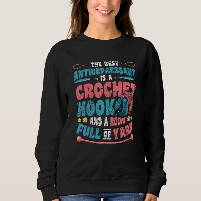 Sweatshirt Crochet Hook And Room Full Of Yarn Crochet (Devant)