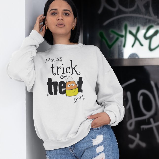 Sweatshirt Cute Trick ou Treat Candy Personnalisé (Halloween Cute Whimsical Trick or Treat Candy Corn Custom Sweatshirt)