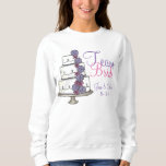 Sweatshirt de gâteau Mariage personnalisé de l'équ<br><div class="desc">Le sweatshirt présente une illustration originale d'un gâteau mariage à plusieurs niveaux avec des roses givrants, et TEAM BRIDE dans une jolie police rose et violet. Personnalisez simplement avec le nom du couple et la date du mariage pour un cadeau unique de fête de mariage ou une faveur de mariage....</div>
