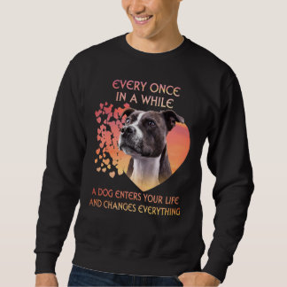 Sweatshirt De Temps En Temps Un Staffordshire Bull Terrier