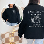 Sweatshirt Dernier Toast Sur La Côte Beach Bachelorette Party<br><div class="desc">Laissez-vous surprendre par notre Dernier Sweatshirt de soirée Bachelorette sur la plage, un mélange parfait de confort et de luxe. Ce sweatshirt personnalisé va au-delà de l'amabilité, il est un symbole de style personnalisé, ce qui en fait un choix idéal pour vos derniers toasts sur la côte. Doté de l'expression...</div>