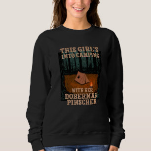 Sweatshirt Des Filles En Camping Avec Son Doberman Pinscher C