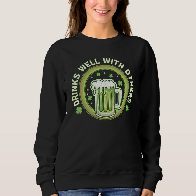 Sweatshirt Drinks Well With Others St Patrick's Day Drinking  (Devant)