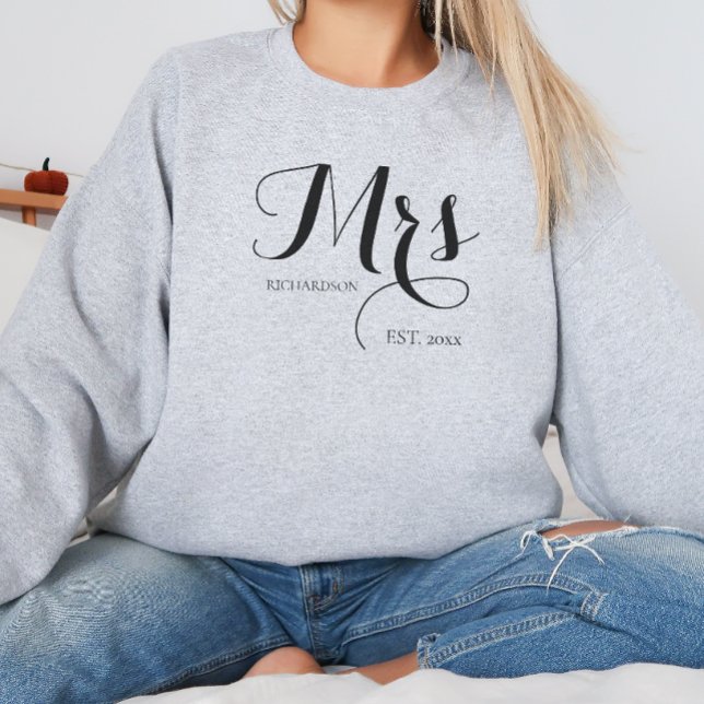 Sweatshirt Élégant écriture noire personnalisée mariée future (Elegant Black Script Personalized Bride Future Mrs Sweatshirt)