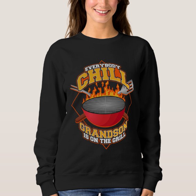 Sweatshirt Everybody Chill Grandson is On The Grill Quote (Devant)