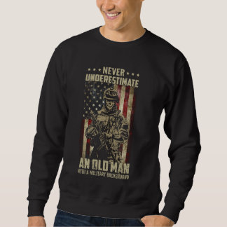 Sweatshirt Fier vieil homme avec un Arrière - plan militaire