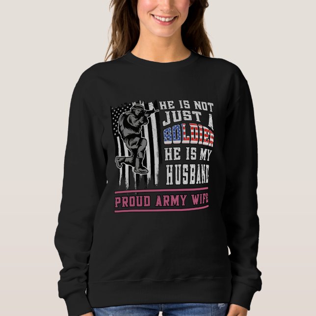 Sweatshirt Fière épouse de l'armée pas seulement un soldat Il (Devant)