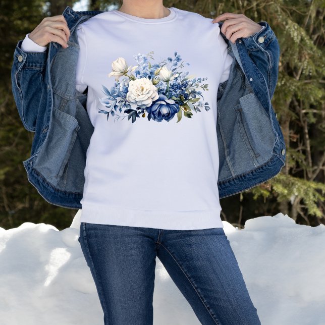 Sweatshirt Fleurs aquarelles florales bleues blanches  (Blue White Watercolor Floral Flowers on White Sweatshirt)