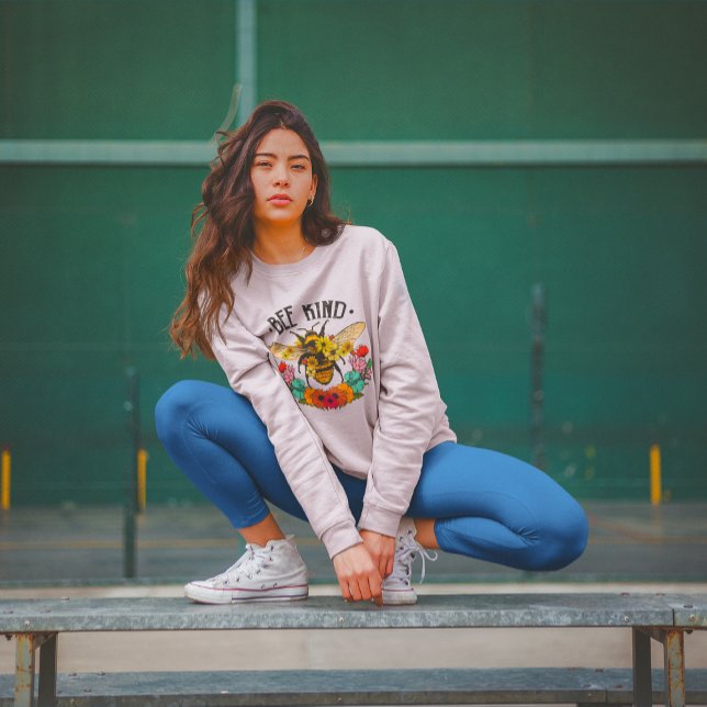 Sweatshirt Fleurs sauvages graphiques décontractées Sois Gent (Créateur téléchargé)