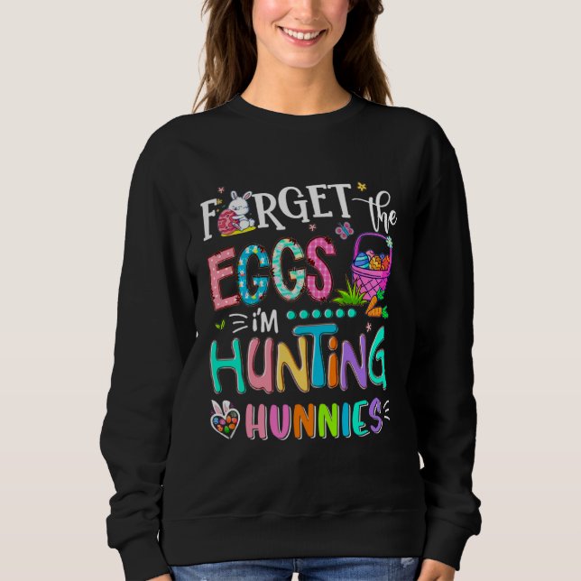 Sweatshirt Forget the Eggs I m Hunting Hunnies  Easter Couple (Devant)
