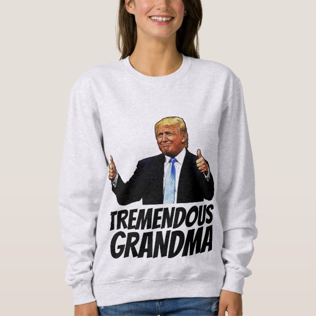SWEATSHIRT GRANDMA TRUMP T—CHEMISES (Devant)