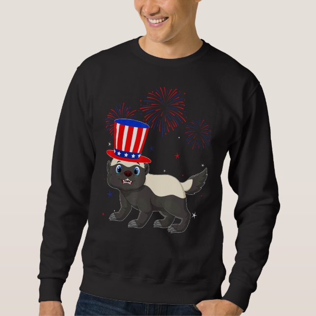 Sweatshirt Honey Badger Rouge Blanc Bleu Feu d'artifice Décor (Devant)