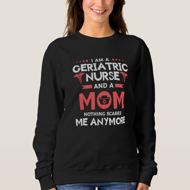 Sweatshirt I Am A Geriatric Nurse And A Mom Nothing Scares Me (Devant)
