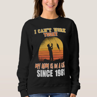 Sweatshirt I can't work today my arm is in a cast since 1981