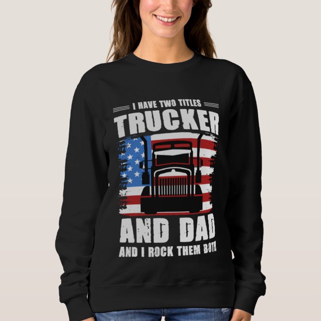 Sweatshirt I Have Two Titles Trucker And Dad And I Rock Them  (Devant)
