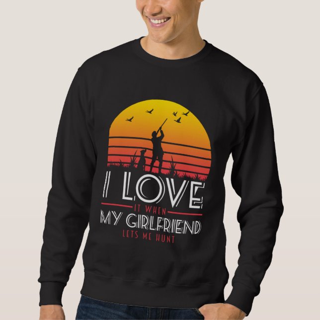 Sweatshirt I Love It When My Girlfriend Lets Me Go Hunting (Devant)