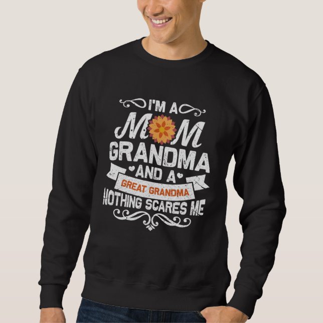 Sweatshirt I m A Mom Grandma And Great Nothing Scares Me (Devant)