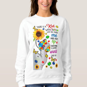 Sweatshirt Il Y A Un Enfant Avec Autisme Elephant Maman Autis