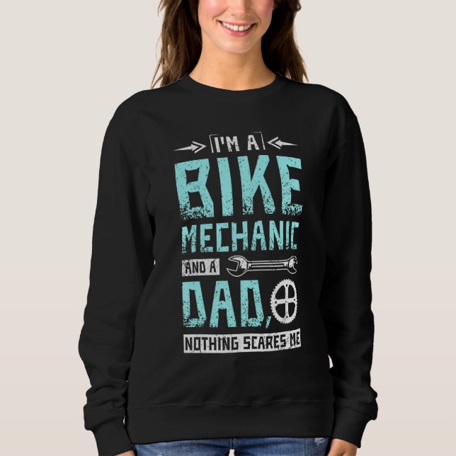 Sweatshirt Im a bike mechanic and a dad nothing scares me (Devant)