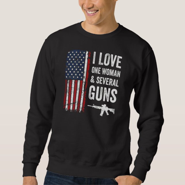 Sweatshirt J'aime une femme et plusieurs armes à feu  Proprié (Devant)