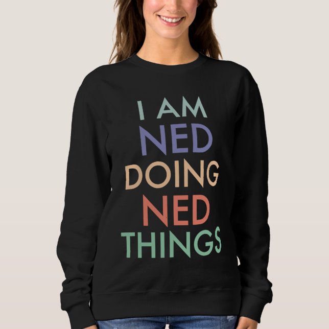 Sweatshirt Je suis Ned faisant des choses de Ned Célébration  (Devant)