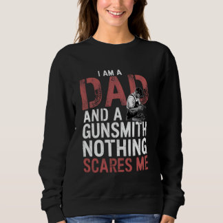 Sweatshirt Je suis un papa et un armurier Rien ne me fait peu