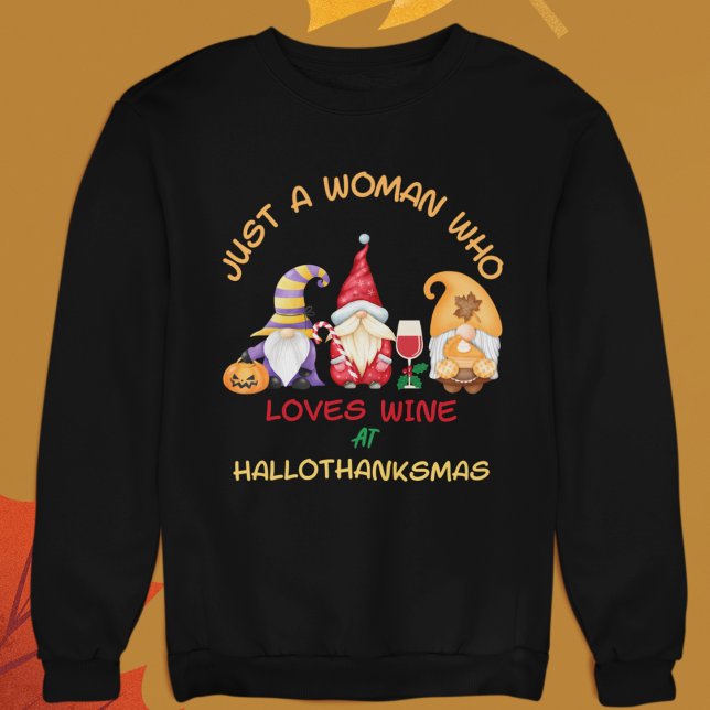 Sweatshirt Juste une femme qui aime le vin aux Hallothanksmas (Just a Woman Who Loves Wine at Hallowthanksmas Sweatshirt)